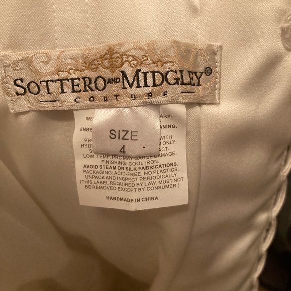 Strapless Wedding Dress size 4 - Picture 3 of 7